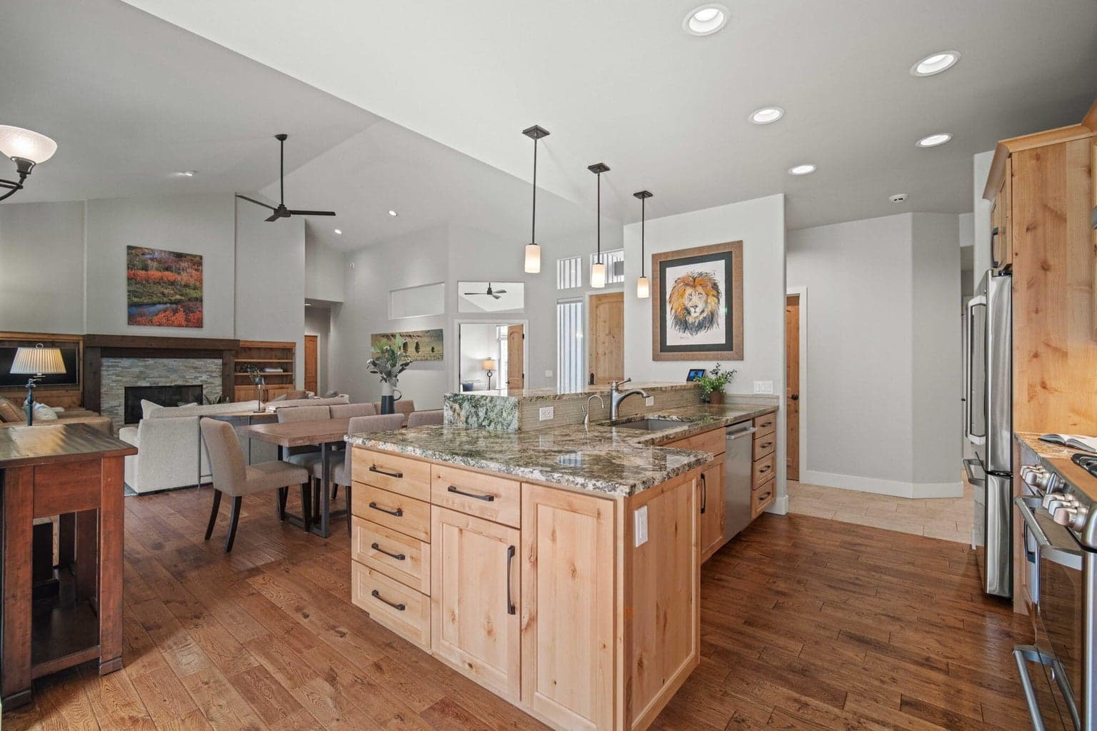 Photo of 17553 Forest Lane 15 of 67