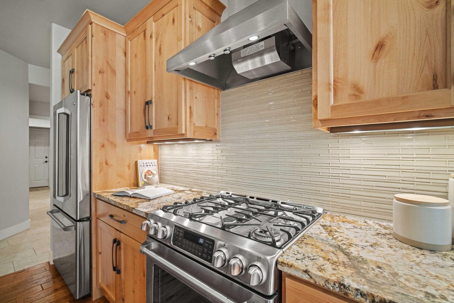 Gas range and oven