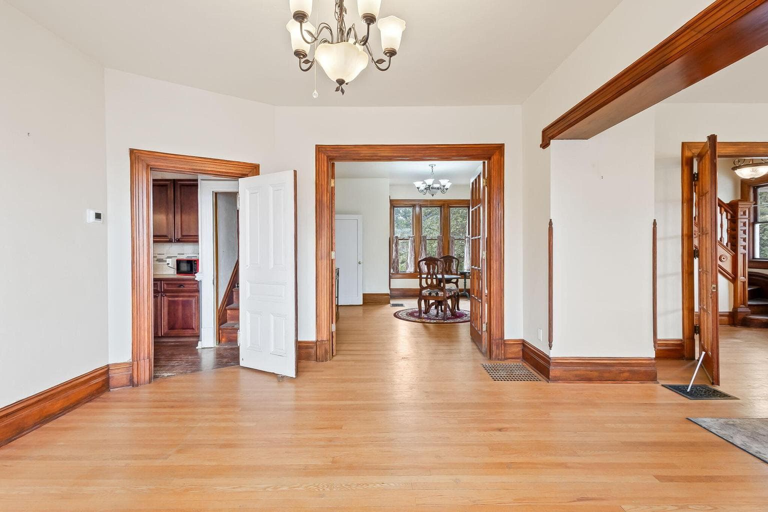 Photo of 305 NE 7th Street 8 of 70