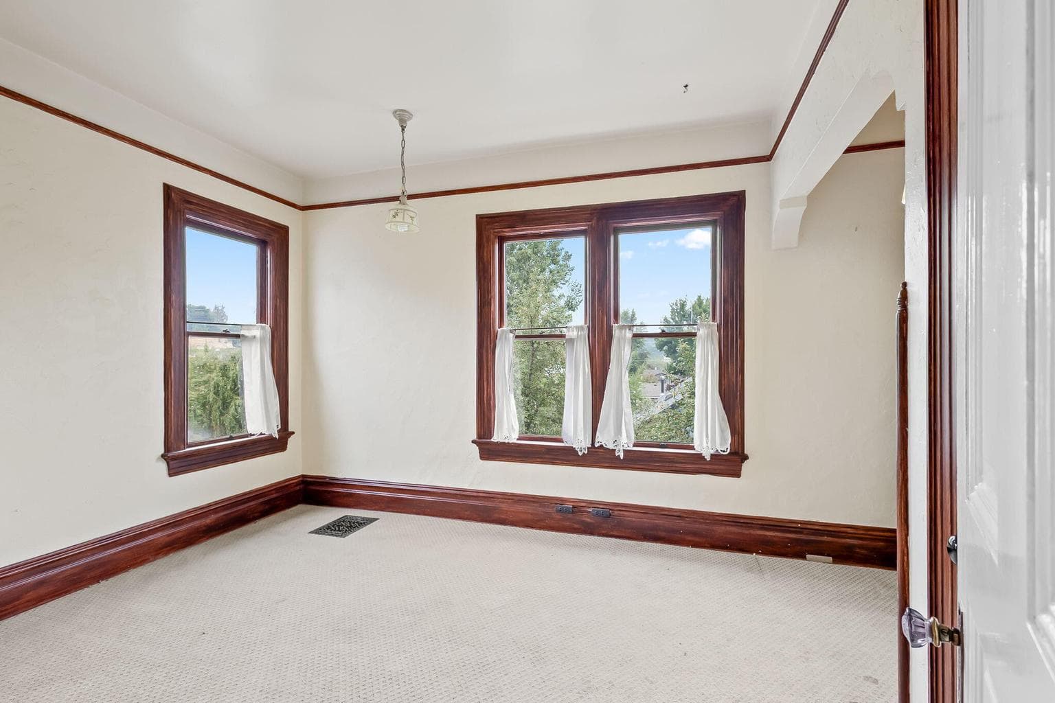 Photo of 305 NE 7th Street 23 of 70