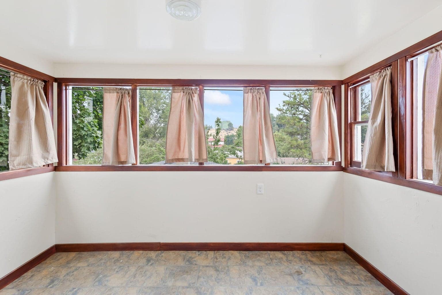 Photo of 305 NE 7th Street 30 of 70