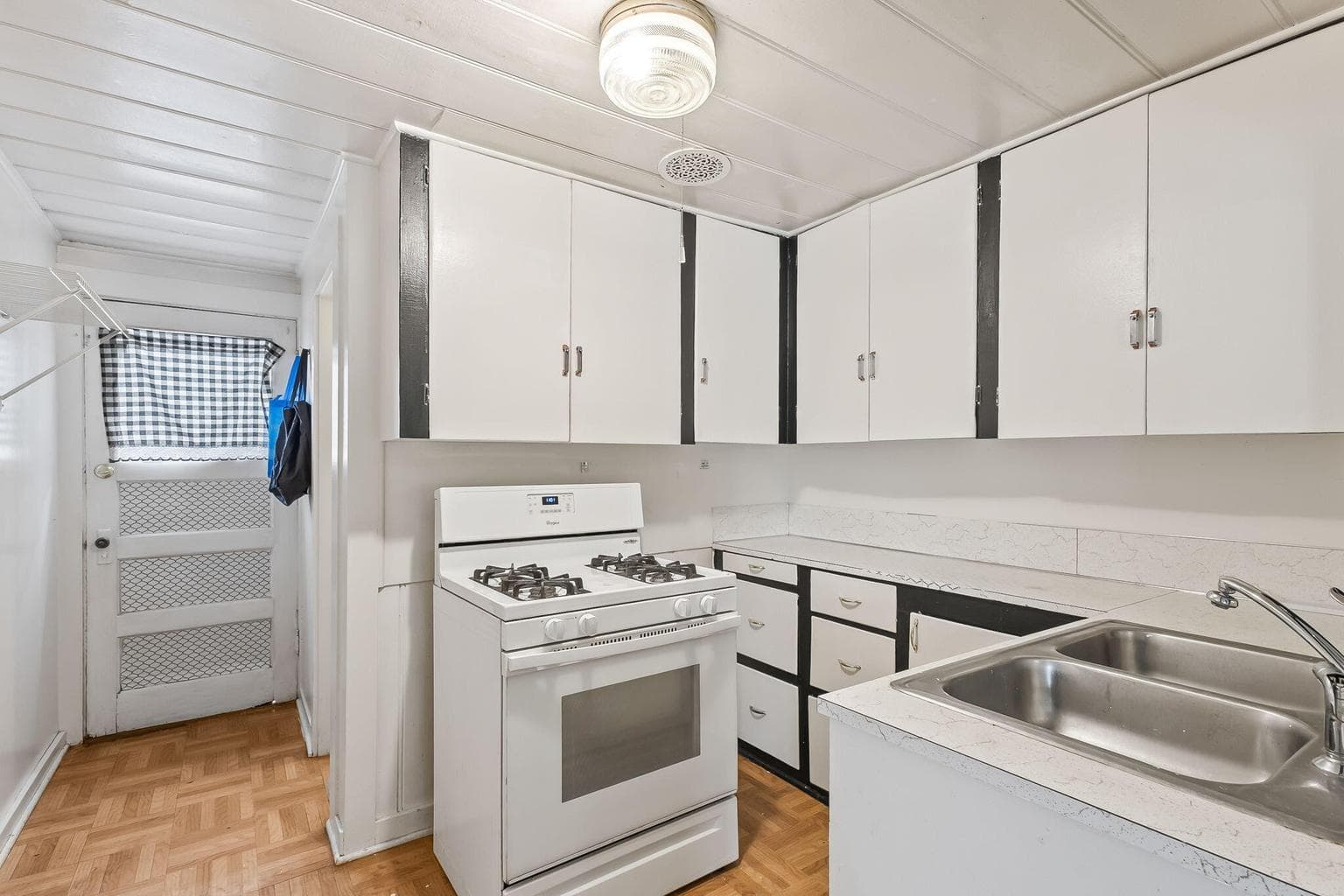 Photo of 305 NE 7th Street 44 of 70