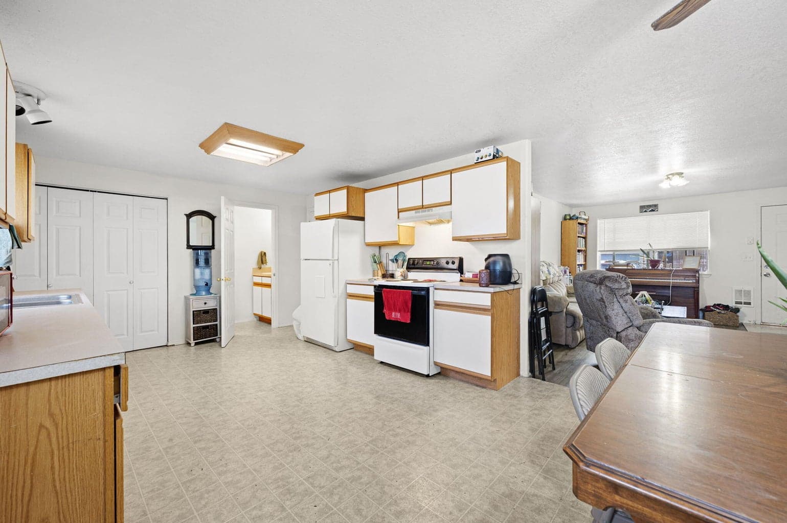 Photo of 937 NW Cains Road 11 of 24