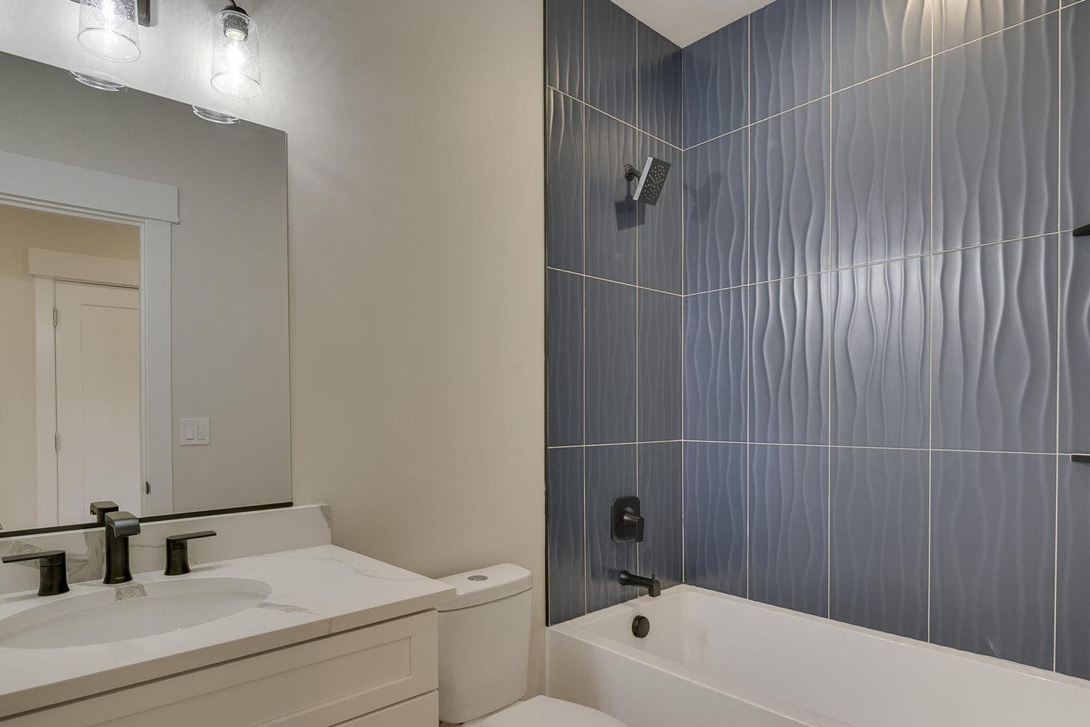 Photo of 330 NE Royal Avenue 8 of 45
