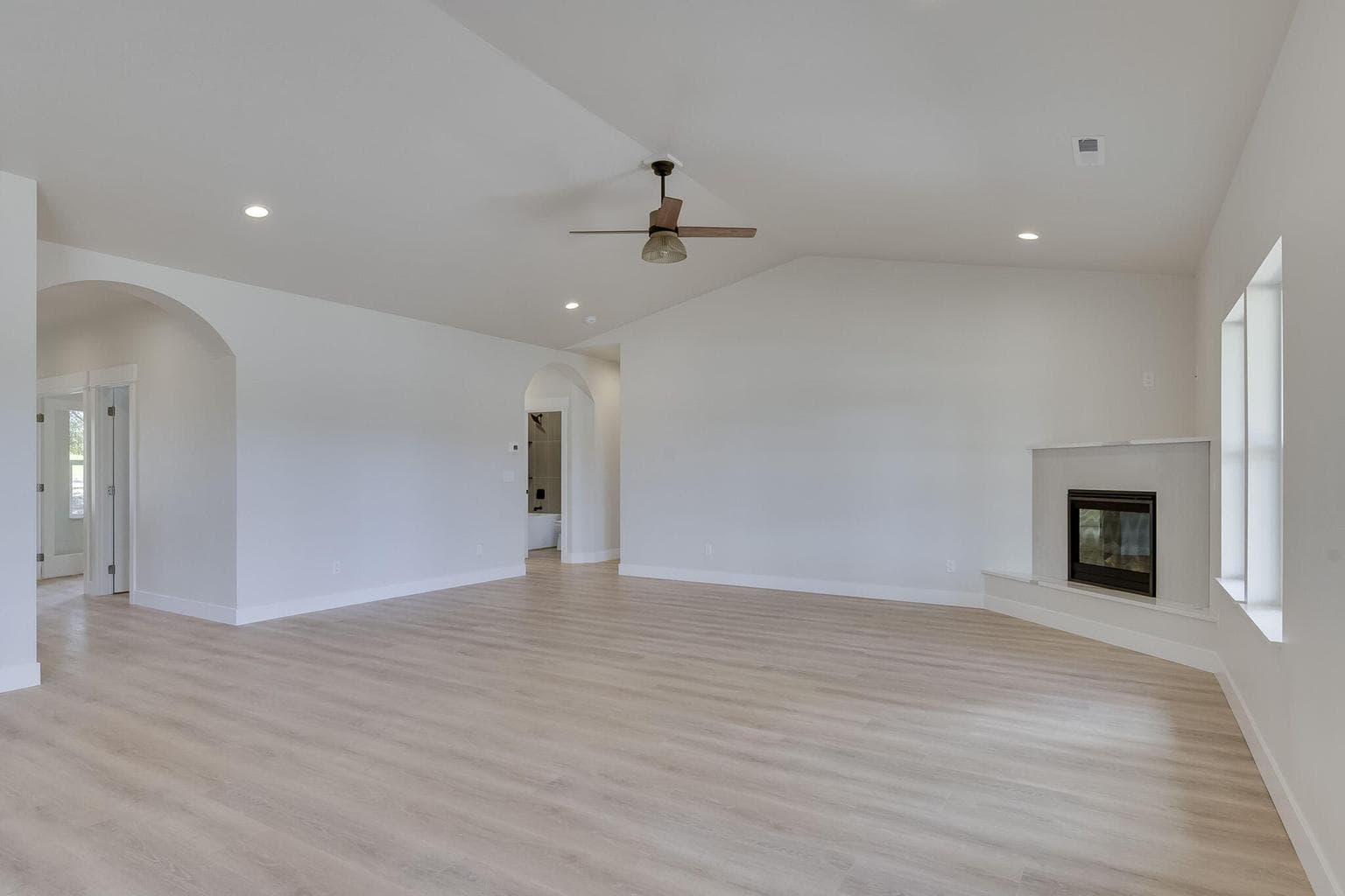 Photo of 330 NE Royal Avenue 11 of 45