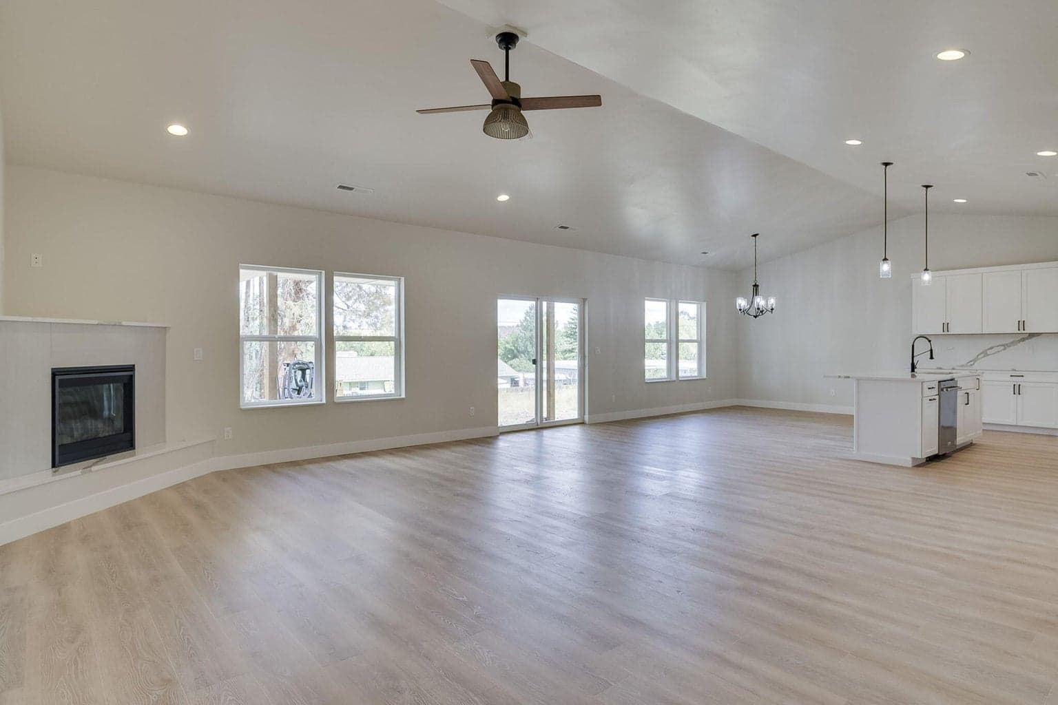 Photo of 330 NE Royal Avenue 15 of 45