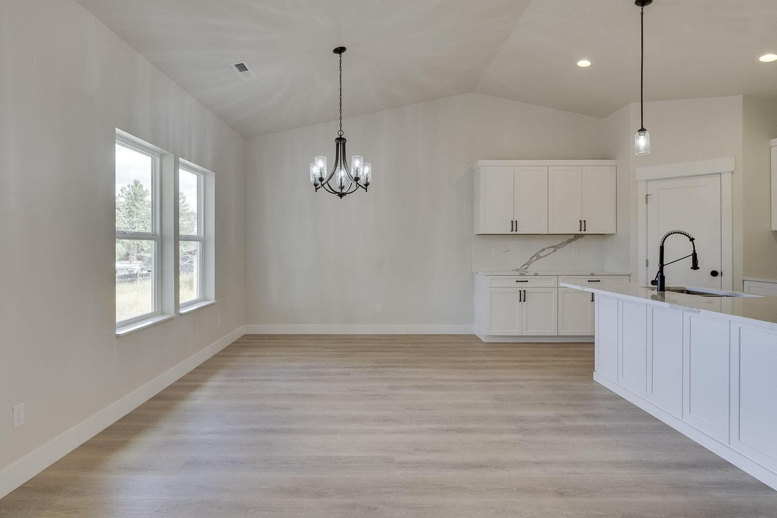 Photo of 330 NE Royal Avenue 16 of 45