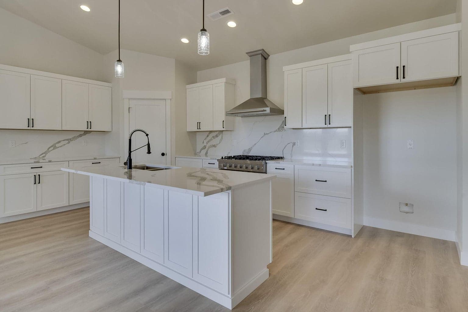 Photo of 330 NE Royal Avenue 17 of 45