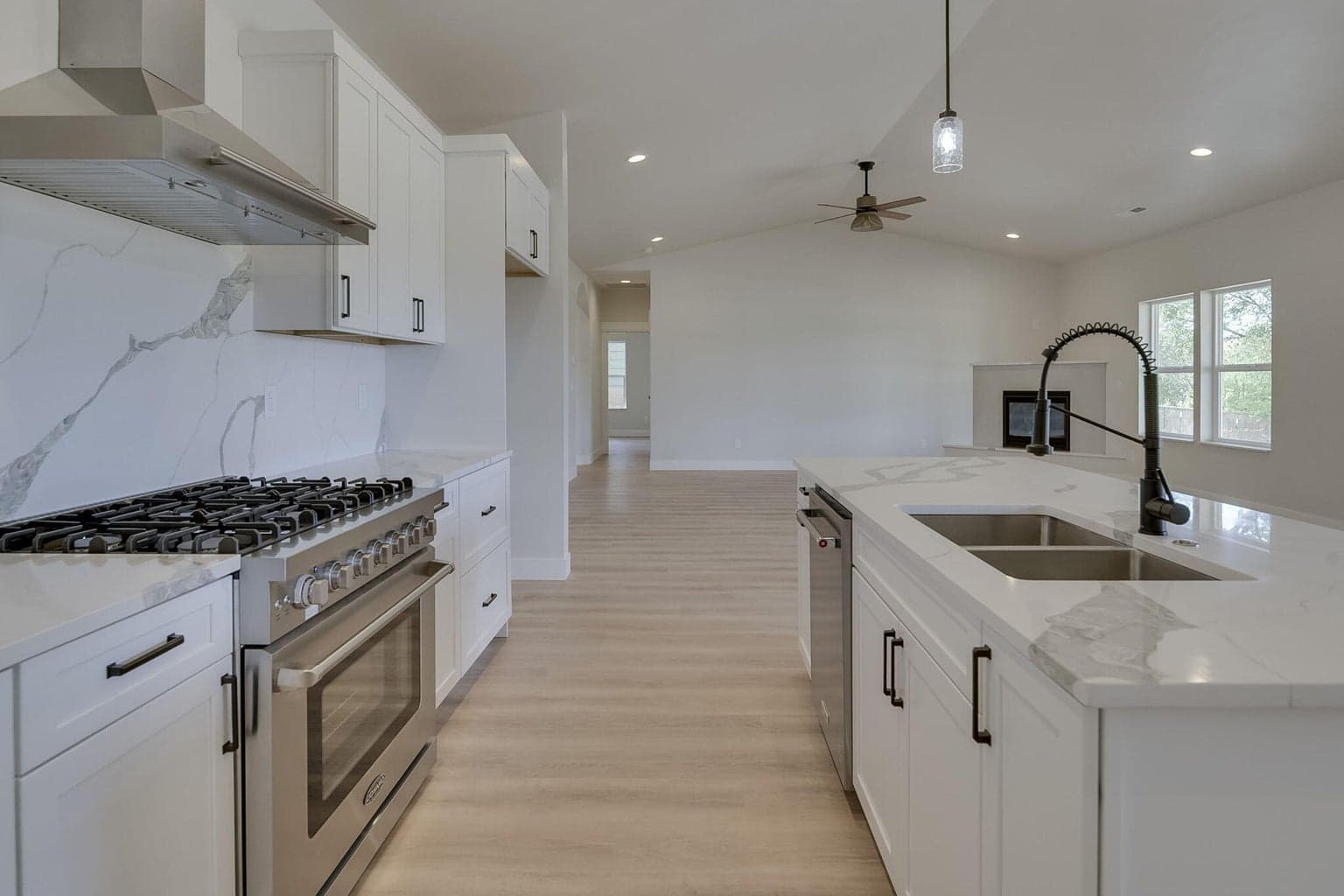 Photo of 330 NE Royal Avenue 19 of 45