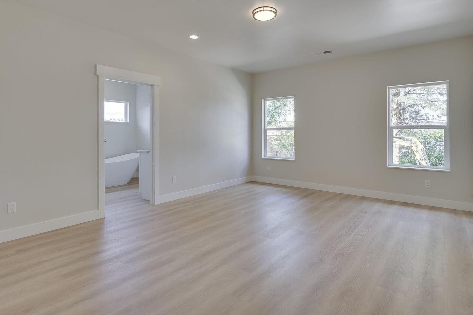 Photo of 330 NE Royal Avenue 22 of 45