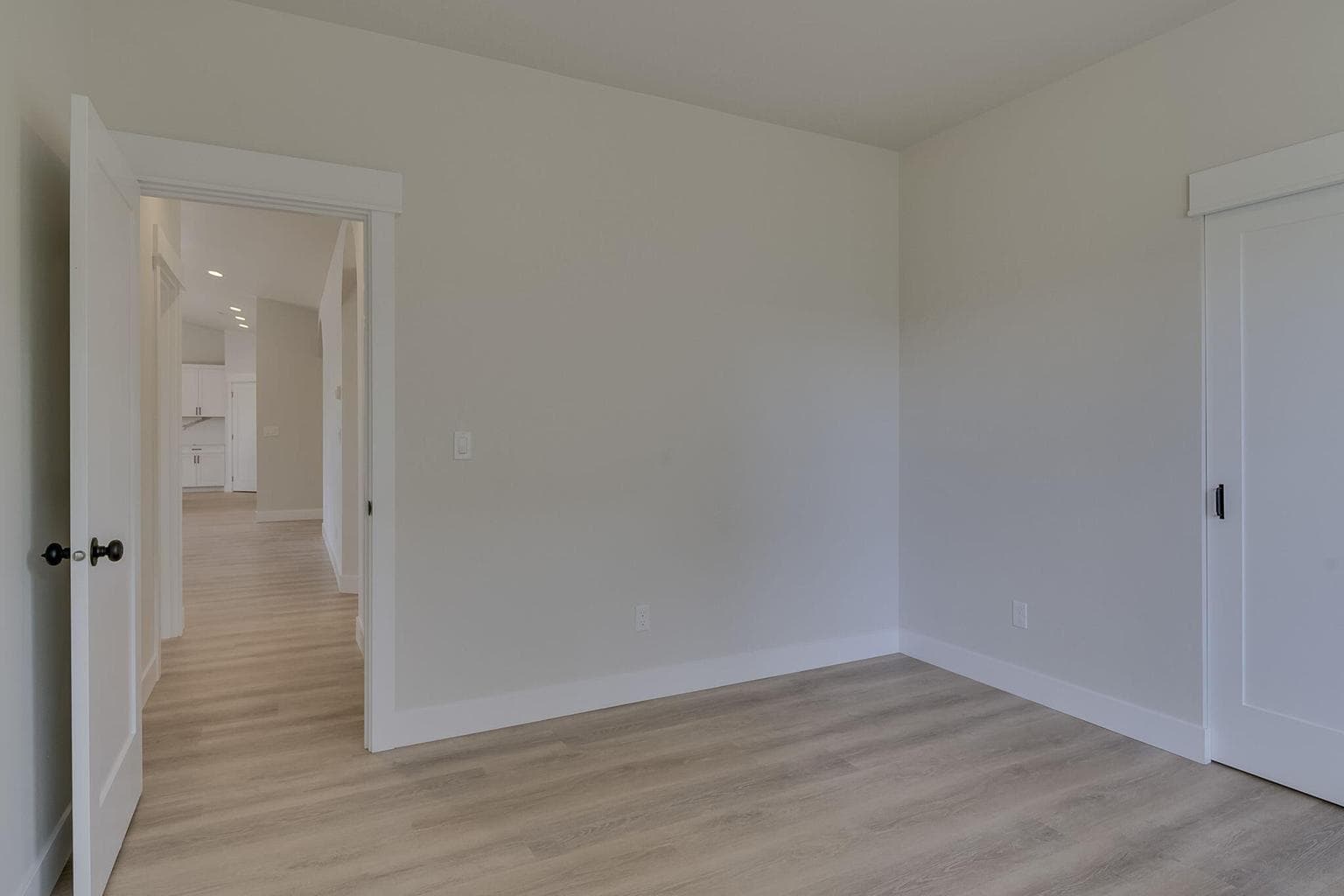 Photo of 330 NE Royal Avenue 27 of 45