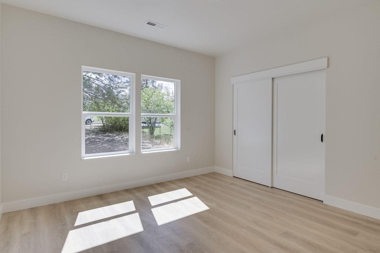 Photo of 330 NE Royal Avenue 31 of 45