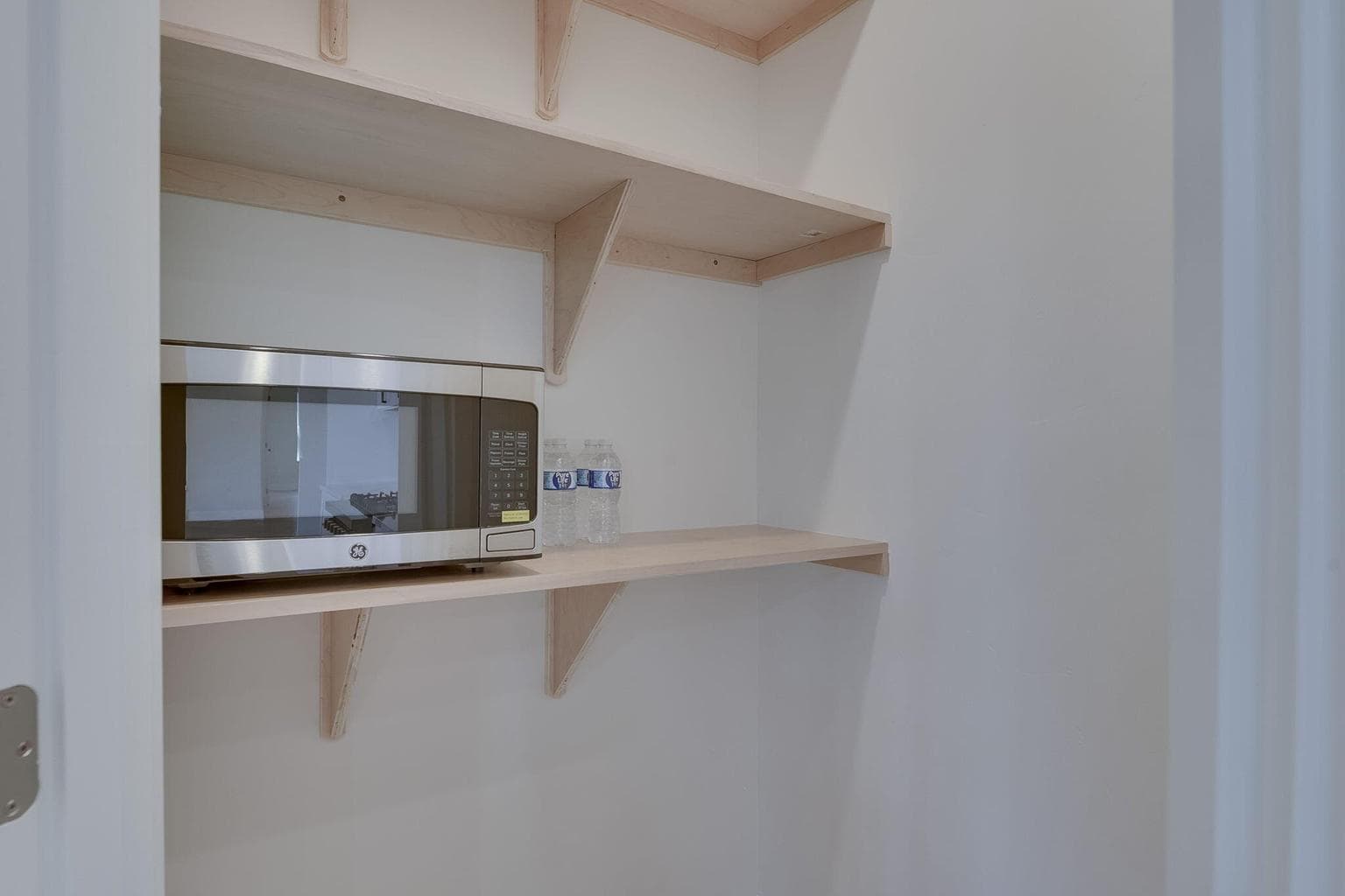 Photo of 330 NE Royal Avenue 32 of 45
