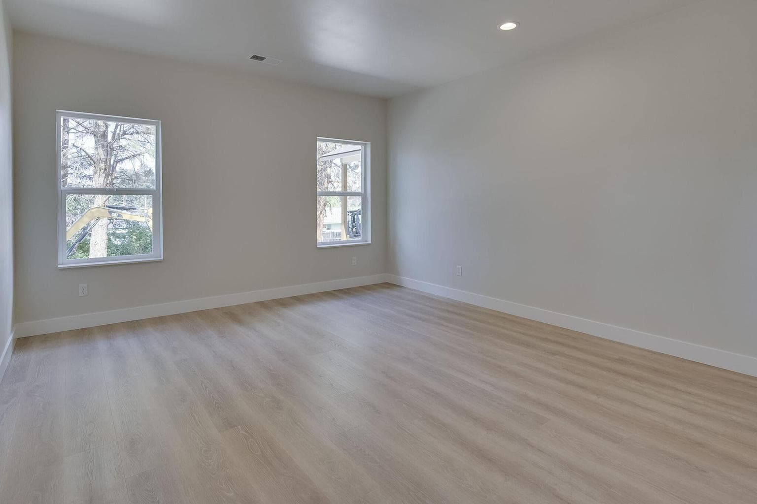 Photo of 330 NE Royal Avenue 35 of 45