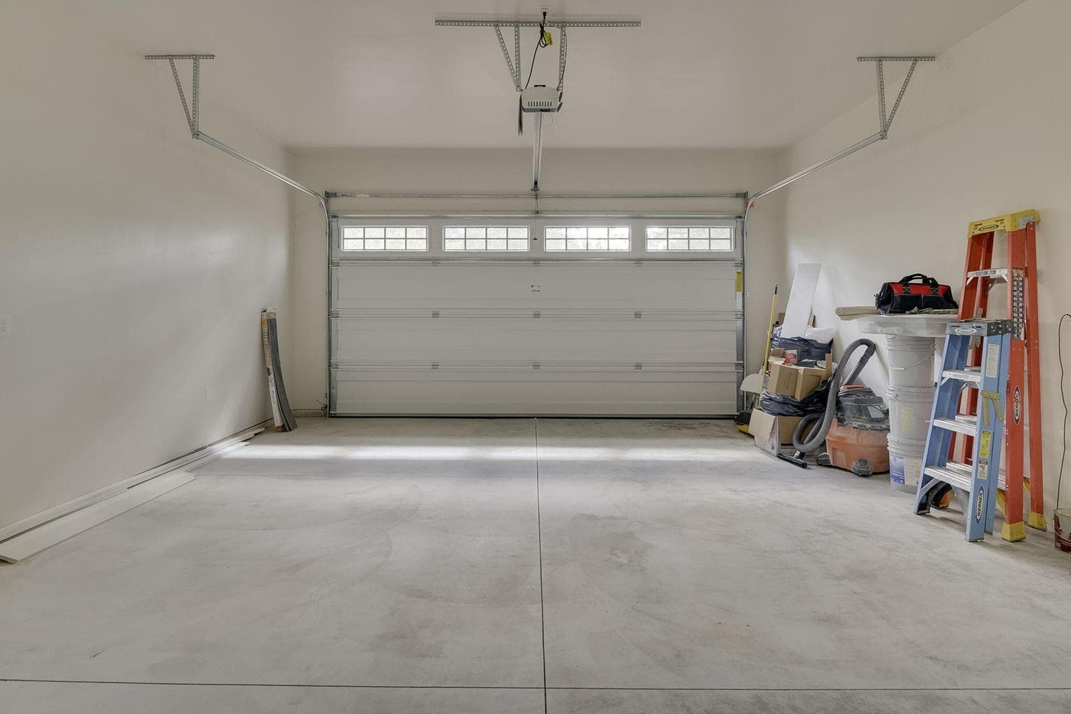 Photo of 330 NE Royal Avenue 37 of 45