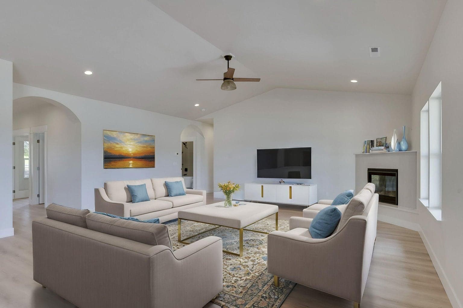 Photo of 330 NE Royal Avenue 12 of 45