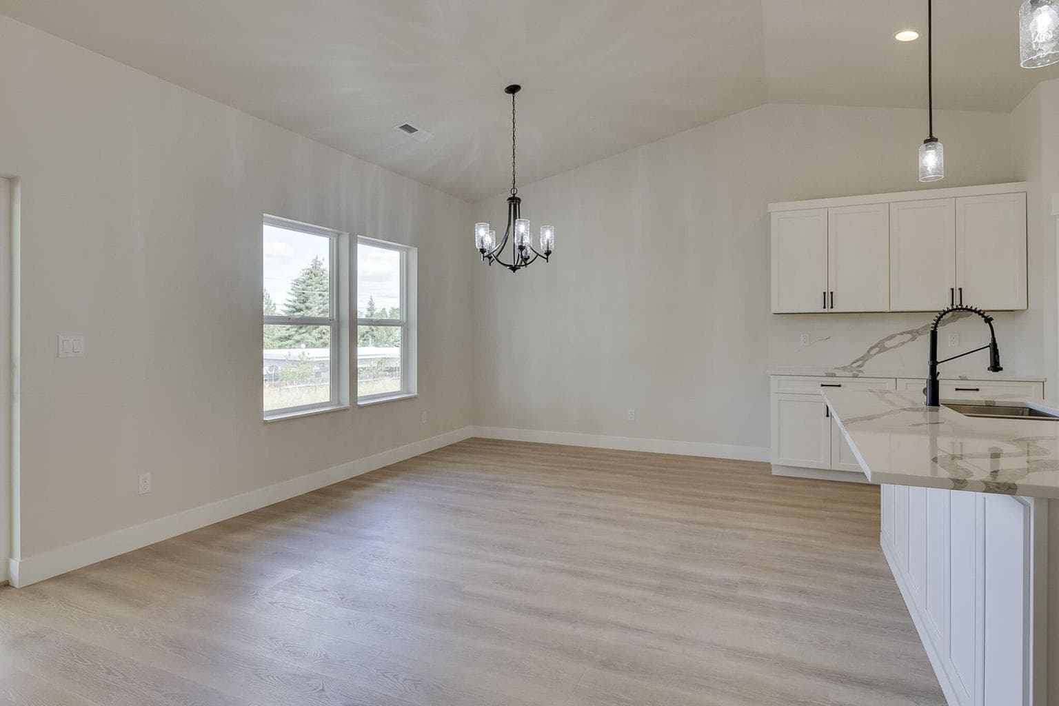 Photo of 330 NE Royal Avenue 13 of 45