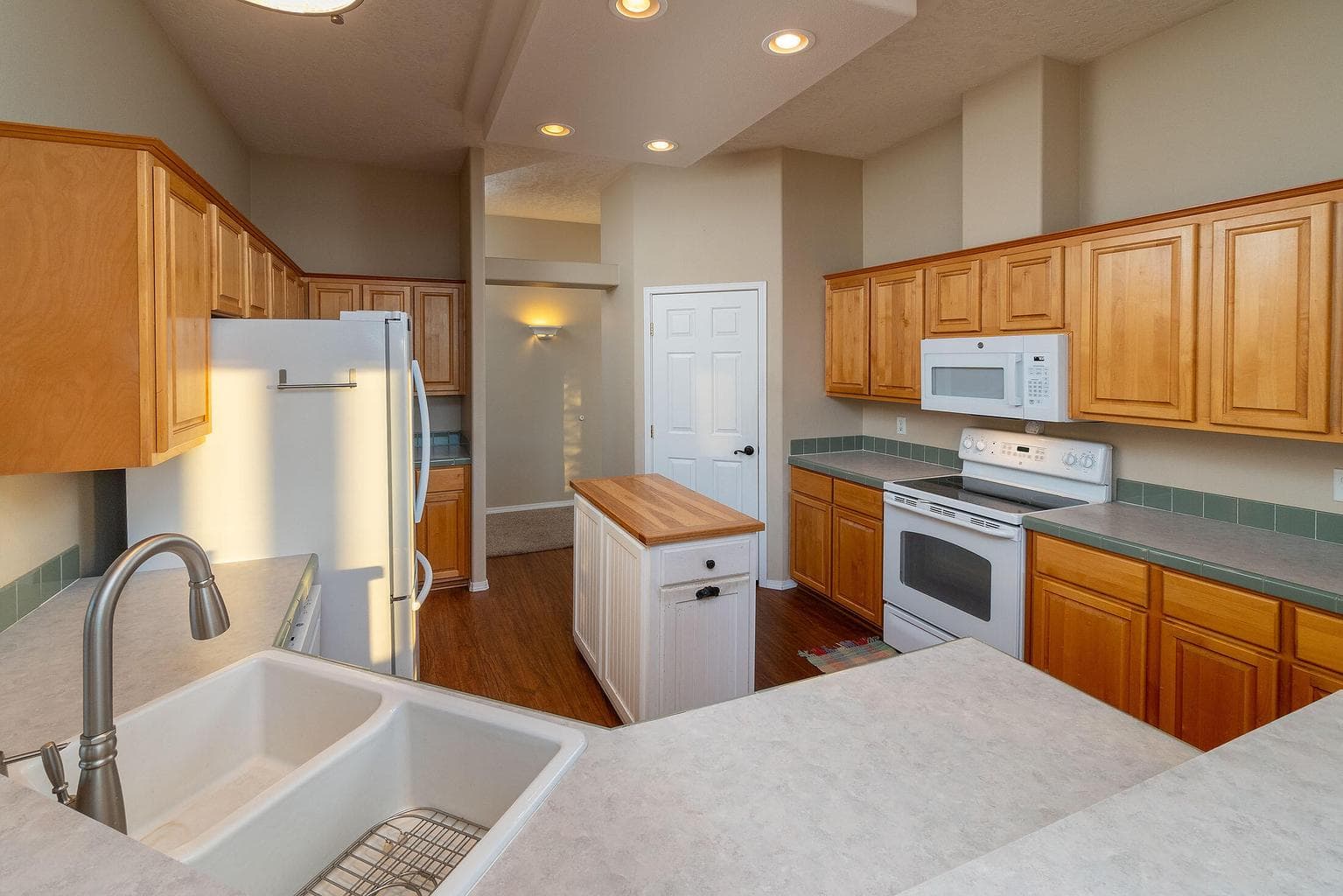 Photo of 6052 SE David Way 17 of 37