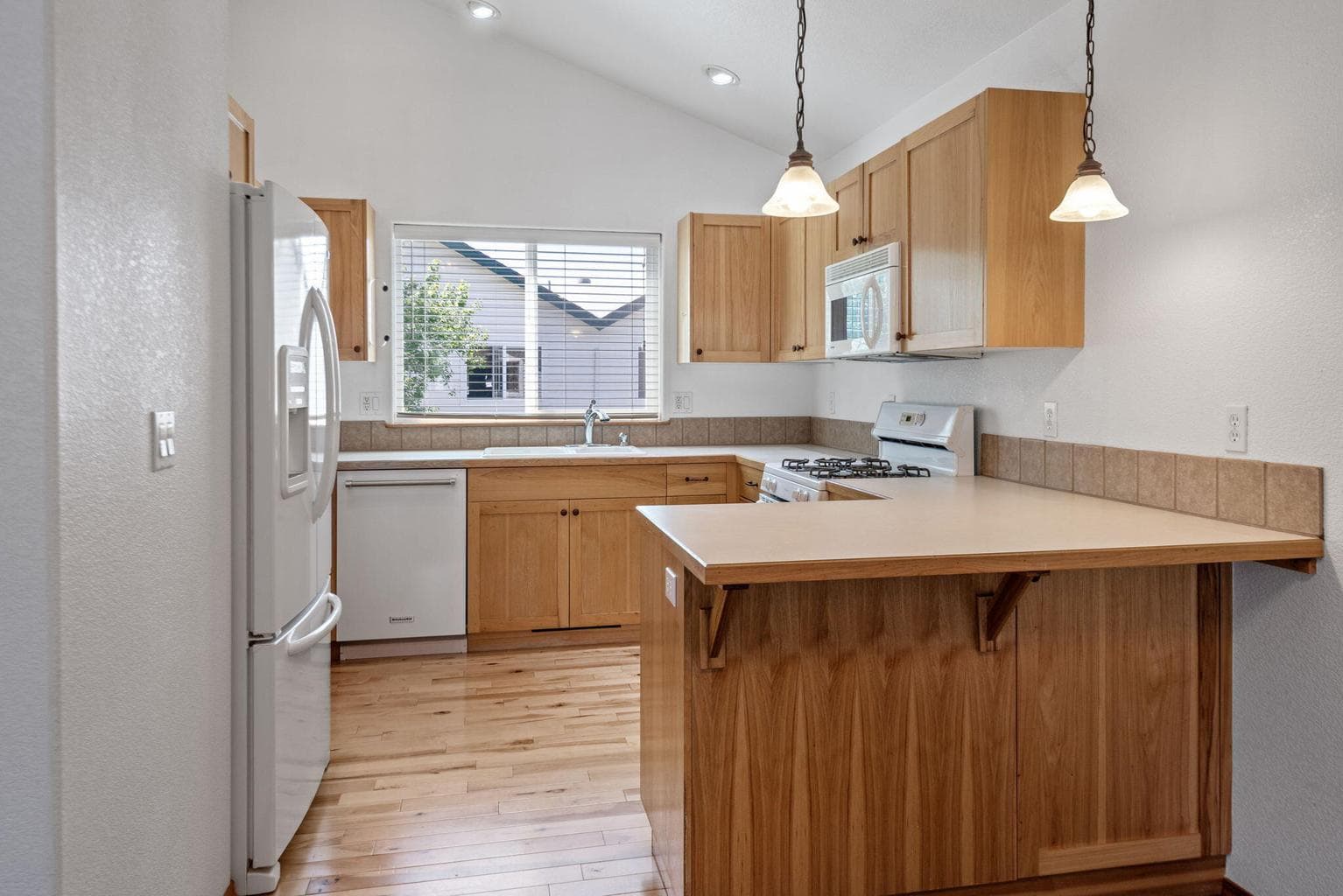 Photo of 438 NW 19th Street 11 of 42
