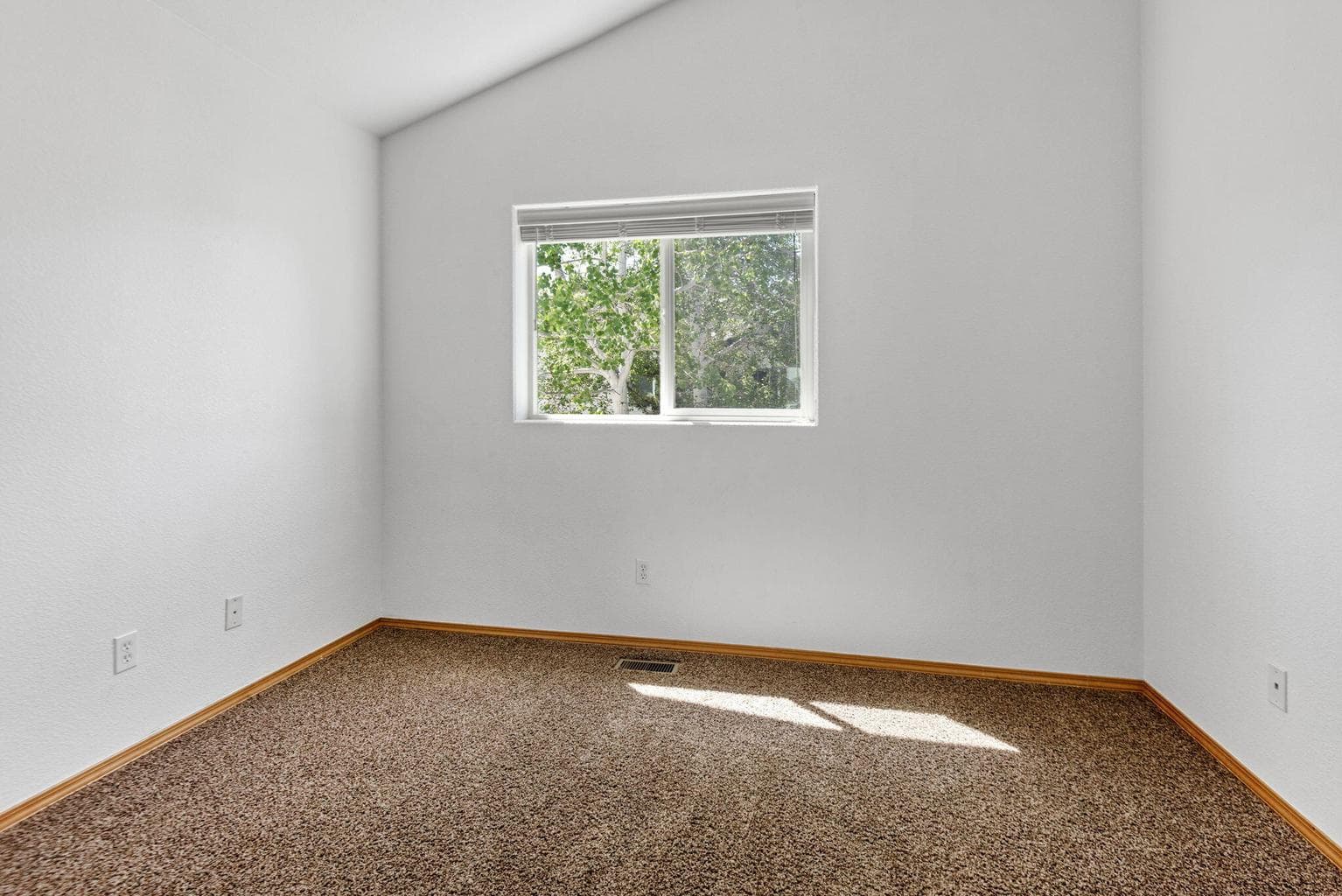 Photo of 438 NW 19th Street 14 of 42