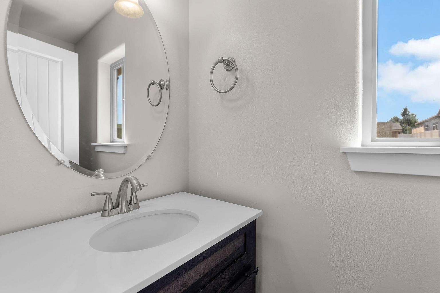 Main level powder bath.