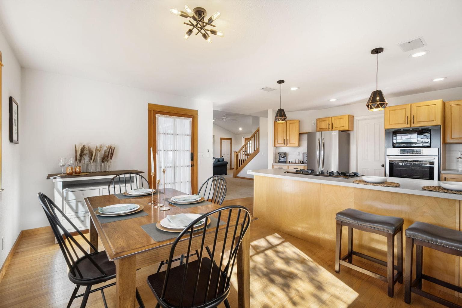 Photo of 637 NW Canyon Drive 12 of 44