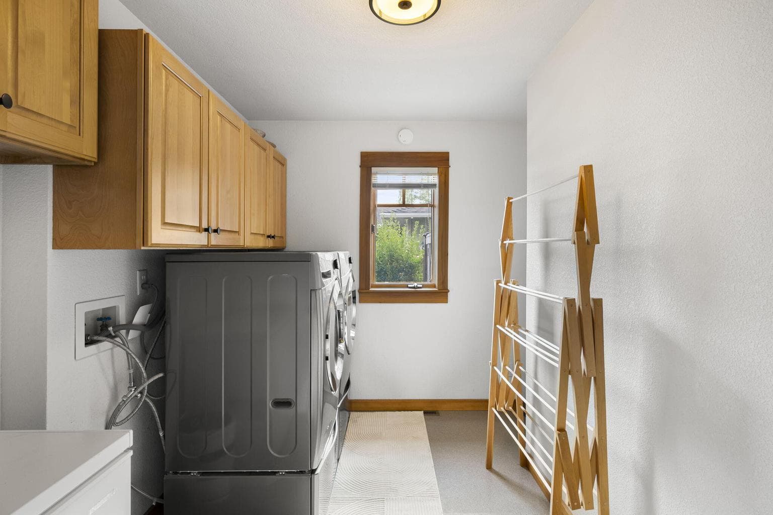 Photo of 637 NW Canyon Drive 22 of 44