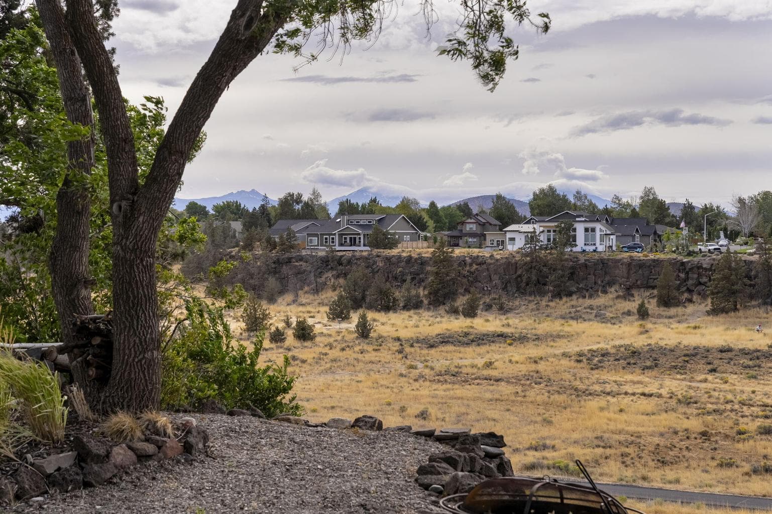 Photo of 637 NW Canyon Drive 29 of 44