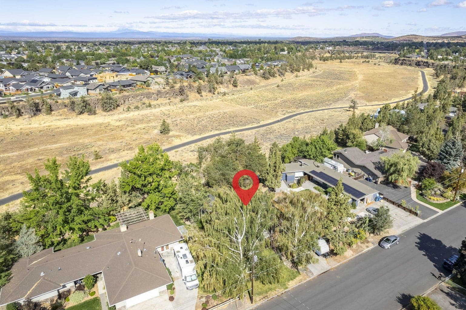Photo of 637 NW Canyon Drive 30 of 44