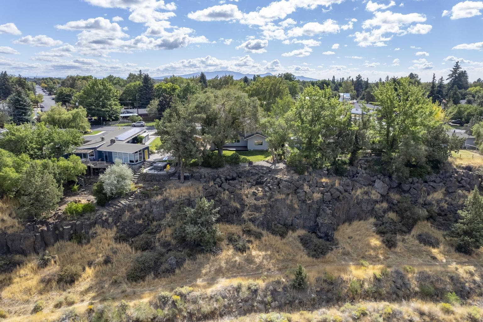 Photo of 637 NW Canyon Drive 36 of 44
