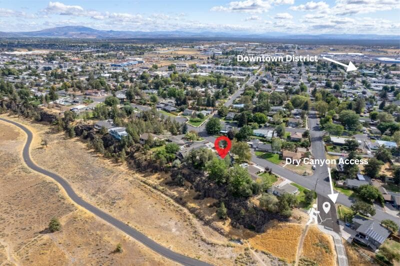 Photo of 637 NW Canyon Drive 34 of 44