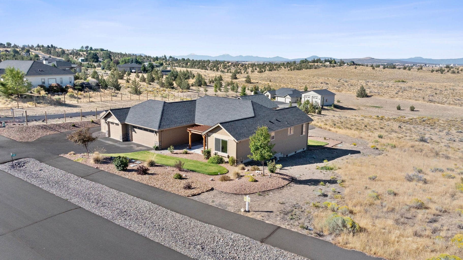 Photo of 2400 NE Hilltop Lane 27 of 41