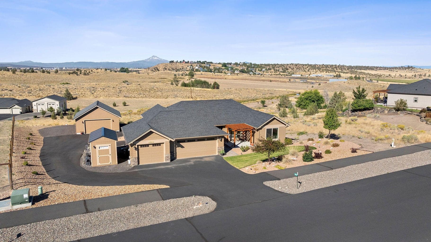 Photo of 2400 NE Hilltop Lane 28 of 41