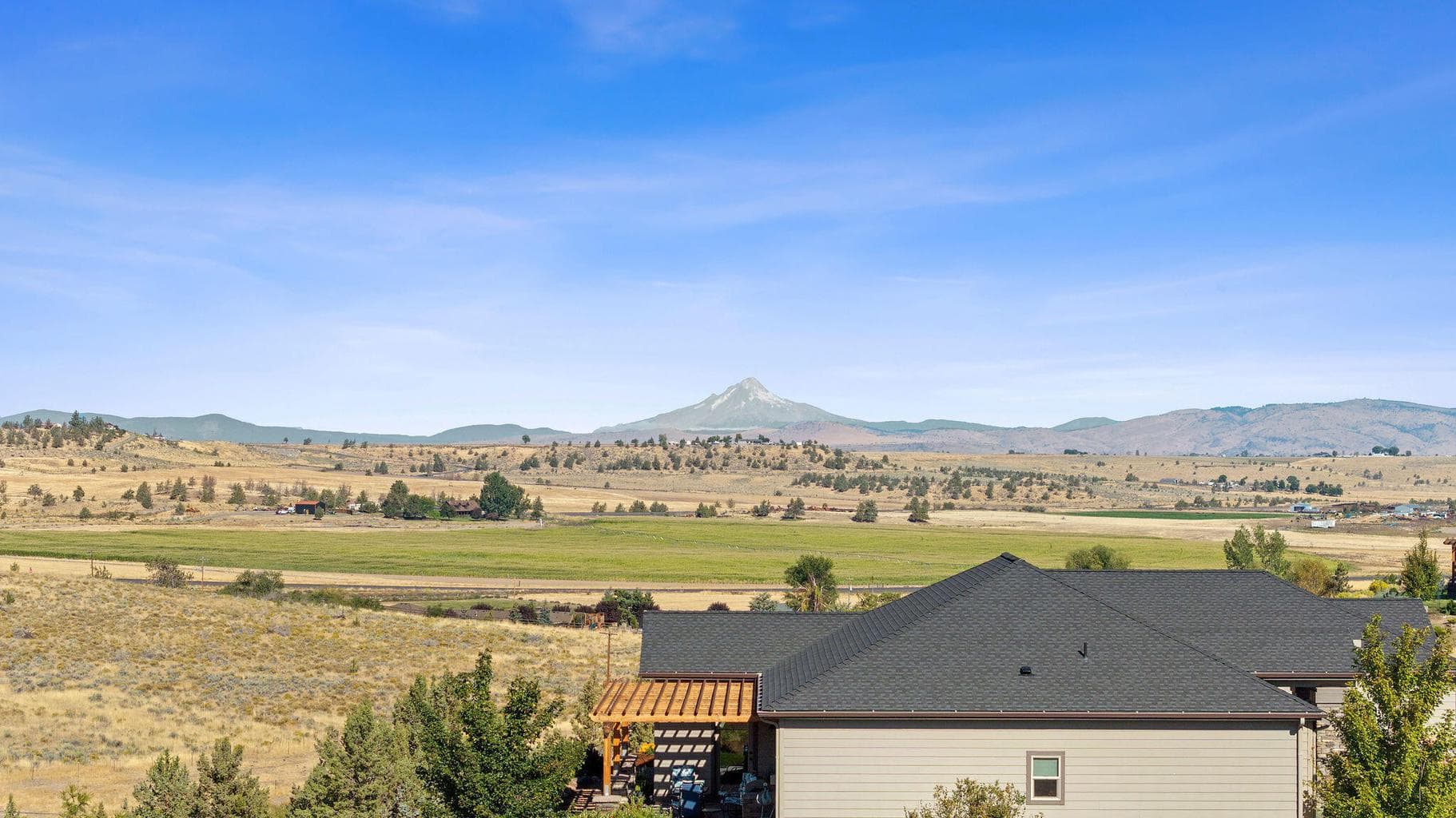Photo of 2400 NE Hilltop Lane 30 of 41
