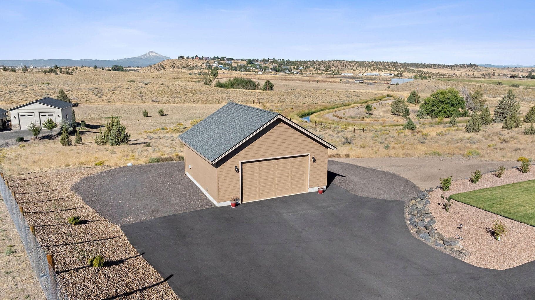 Photo of 2400 NE Hilltop Lane 32 of 41