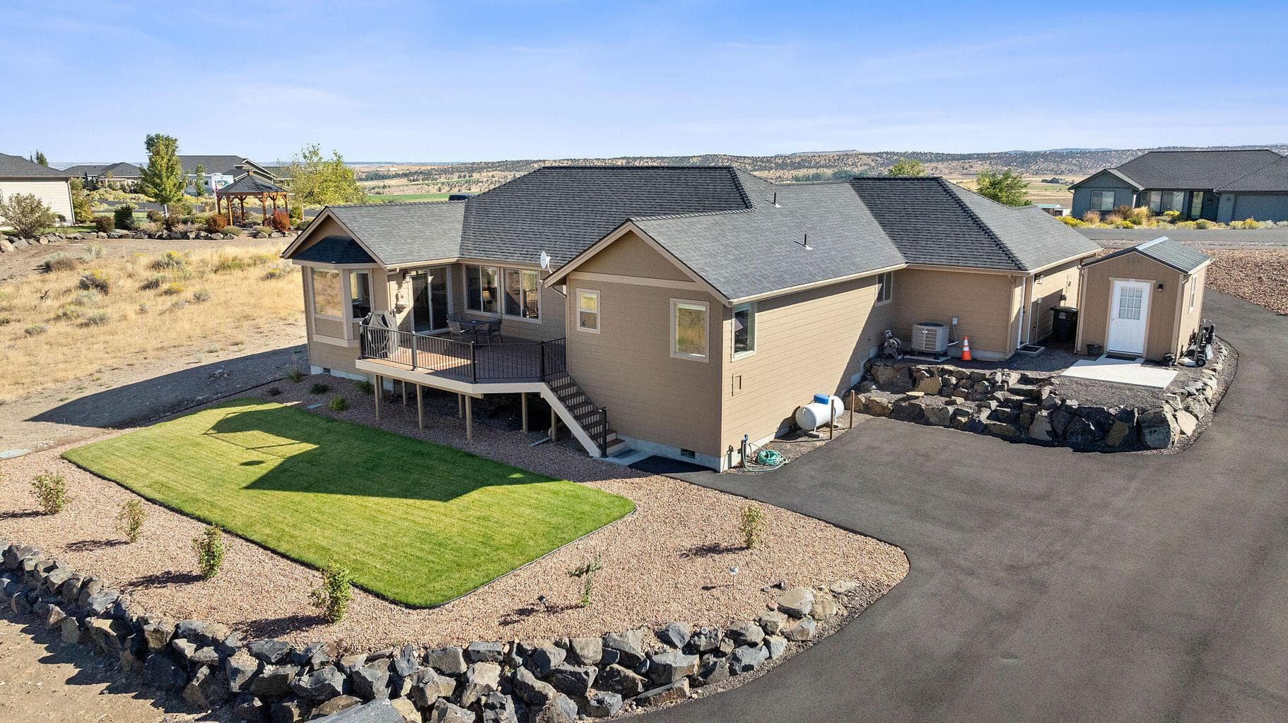 Photo of 2400 NE Hilltop Lane 34 of 41