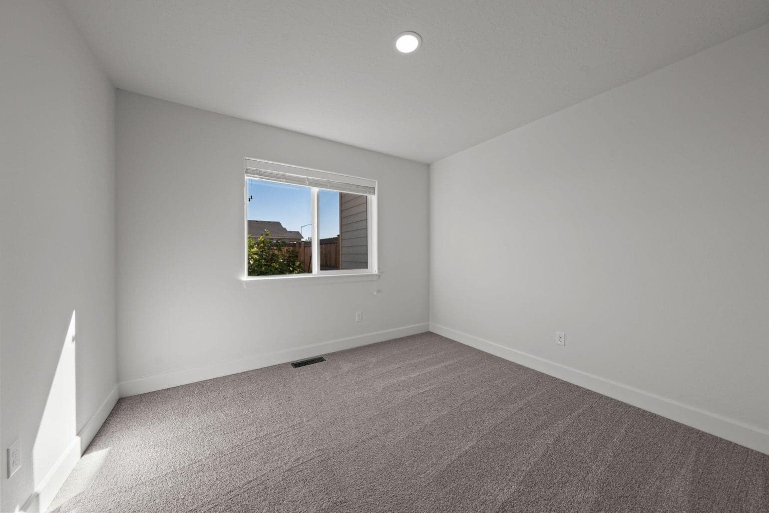 Photo of 320 NW Monte Vista Avenue 25 of 40