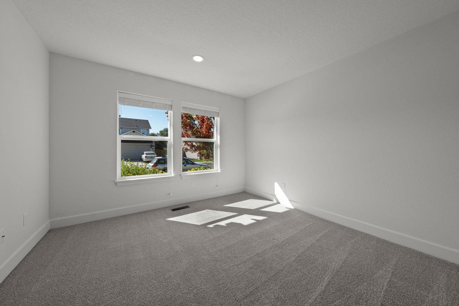 Photo of 320 NW Monte Vista Avenue 29 of 40