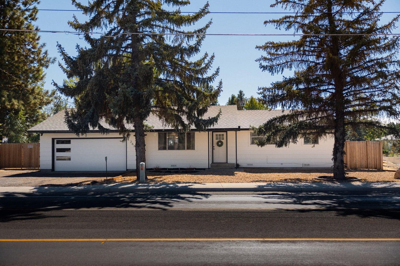 Photo of 2632 Yew 1 of 31