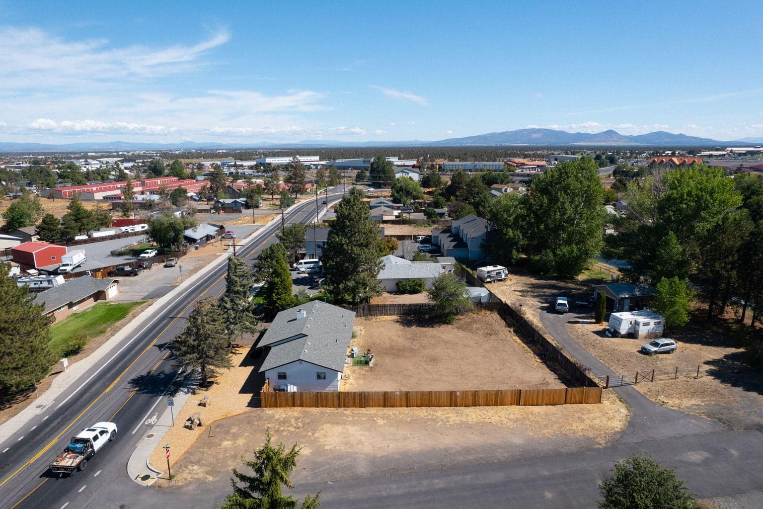 Photo of 2632 SW Yew Avenue 27 of 31