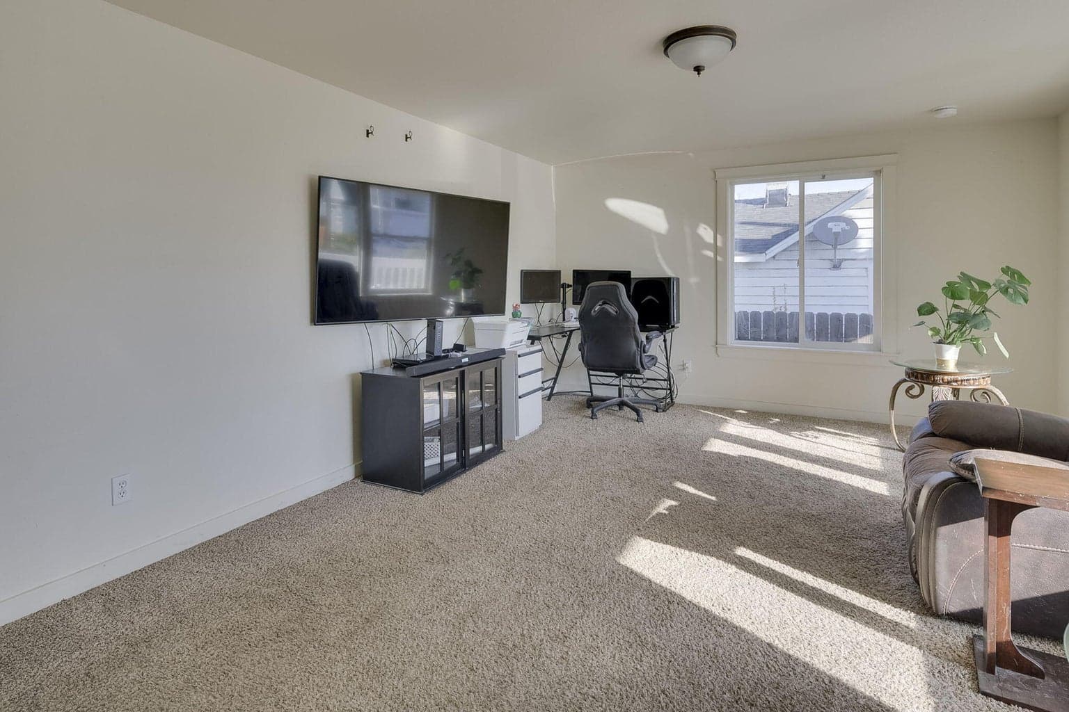 Photo of 745 Claypool 5 of 30