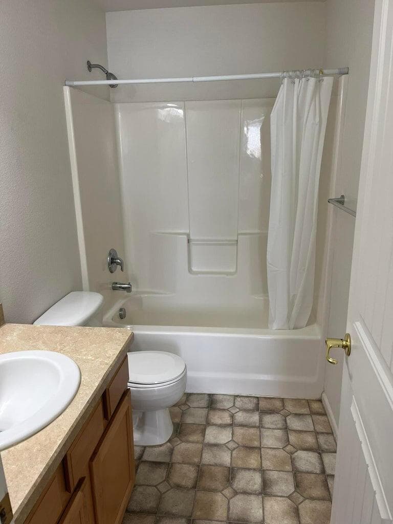Photo of 2261 SW Timber Avenue 7 of 11