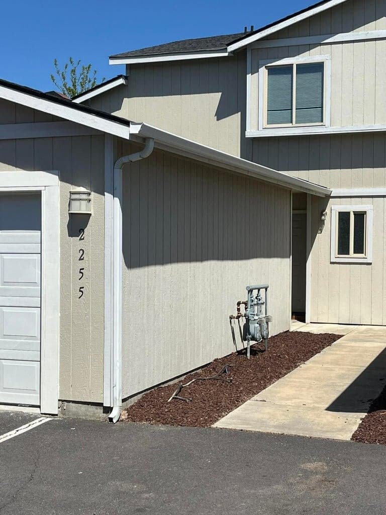 Photo of 2261 SW Timber Avenue 10 of 11