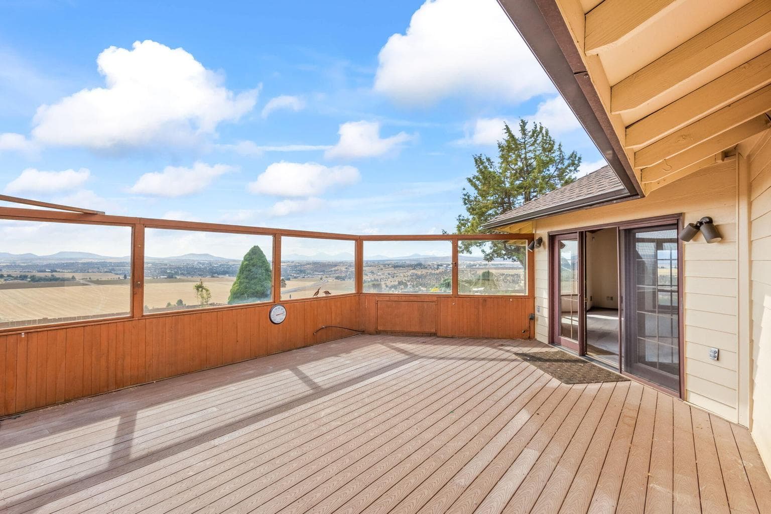 City and Sunny Side Sheltered Patio/Deck