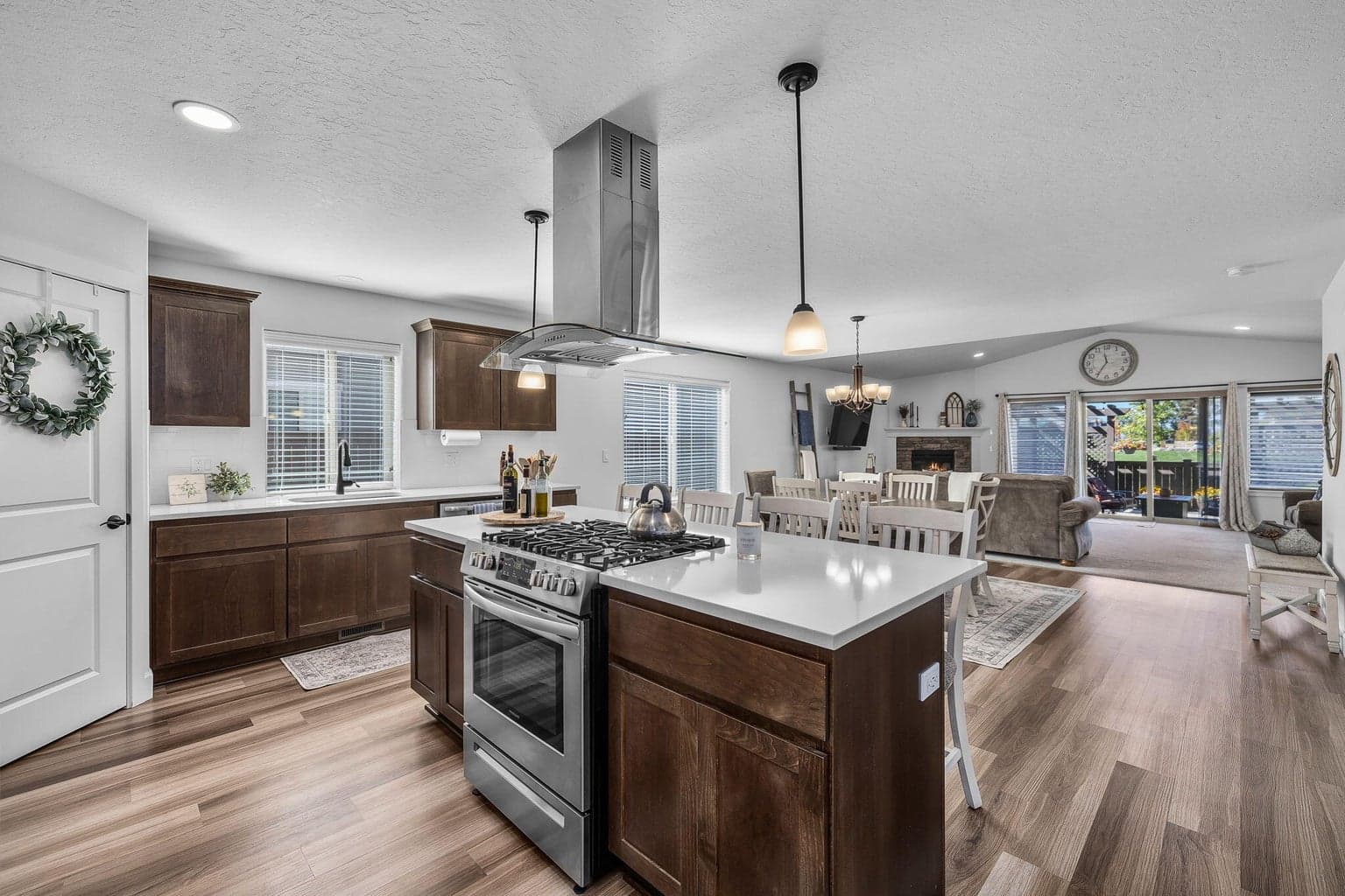 Photo of 2925 NW 23rd Street 8 of 48