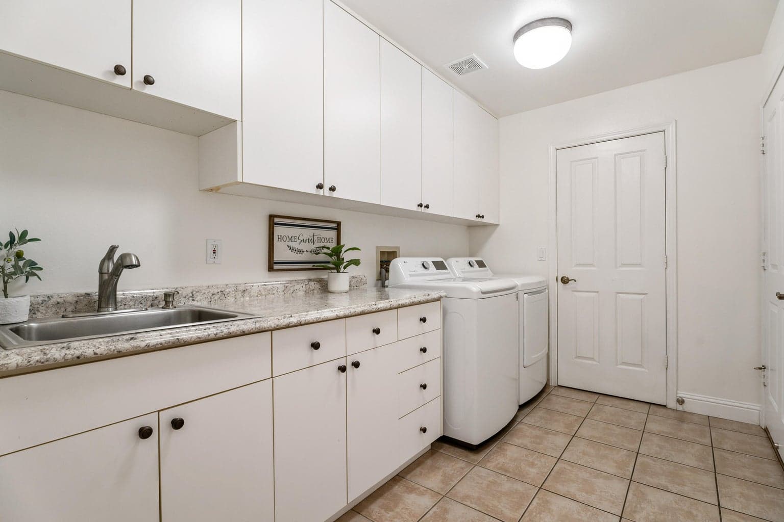 Photo of 2605 Thrush Court 21 of 51
