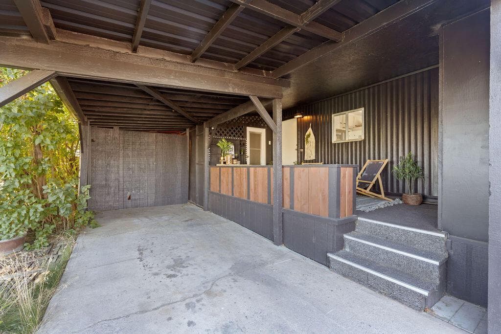 Photo of 400 Terrace 3 of 18