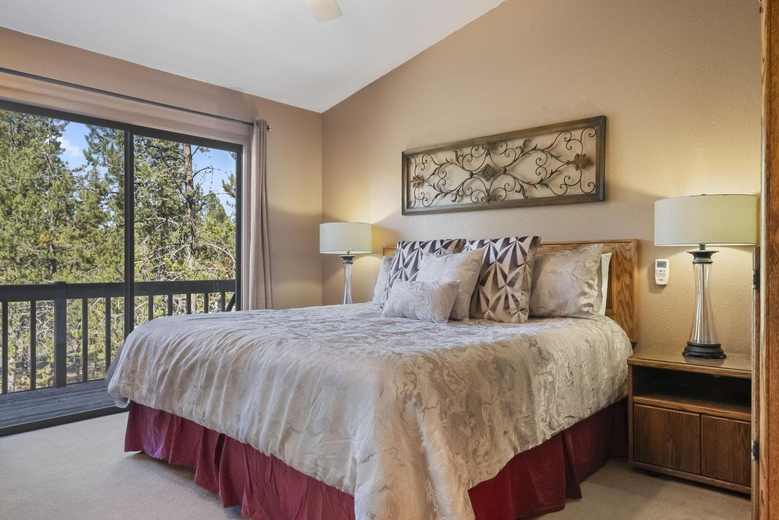 Photo of 57766 Umpqua Lane 27 of 68