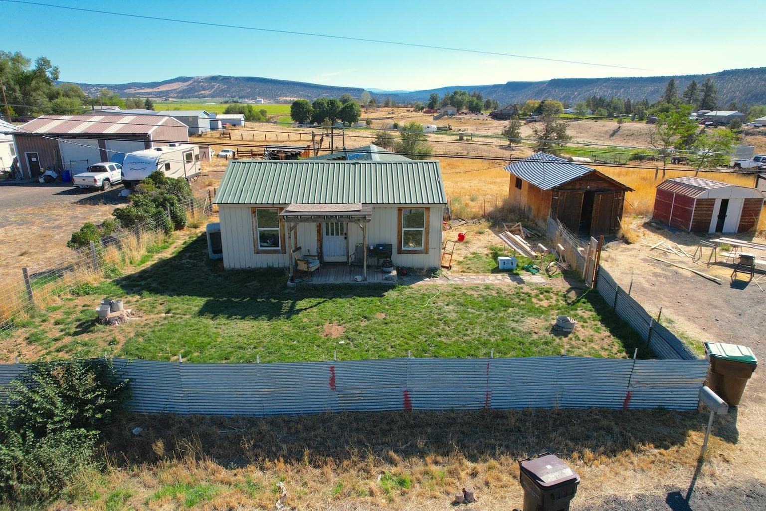 Photo of 696 Barnes 3 of 23