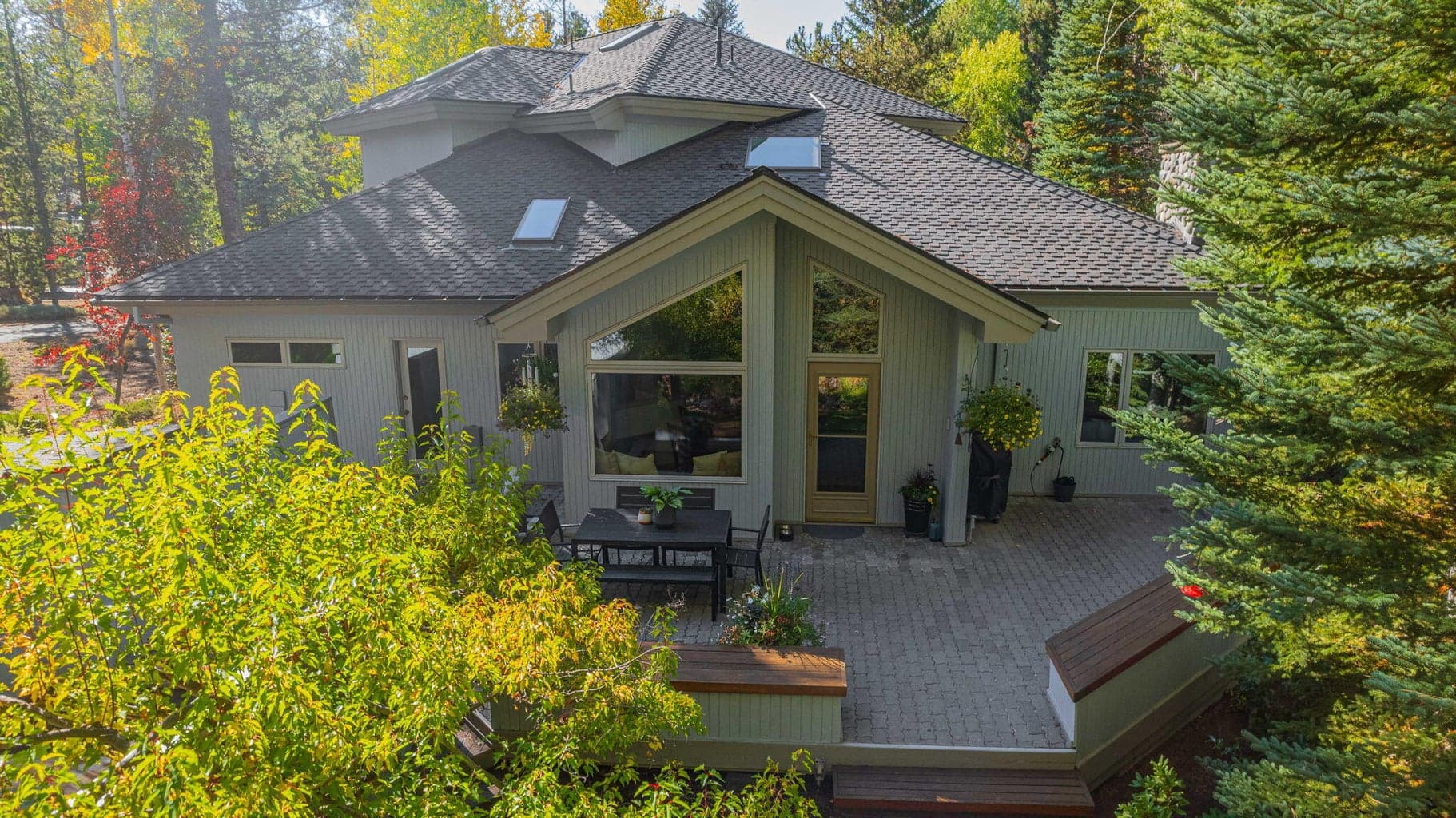 Spacious back deck